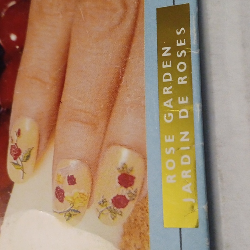 Free Add-on Golden Roses Finger Nail Decals - Picture 3 of 6
